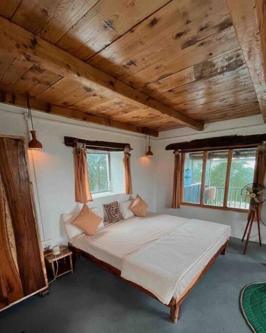 The Attic Library Villa Bir  Ngoại thất bức ảnh
